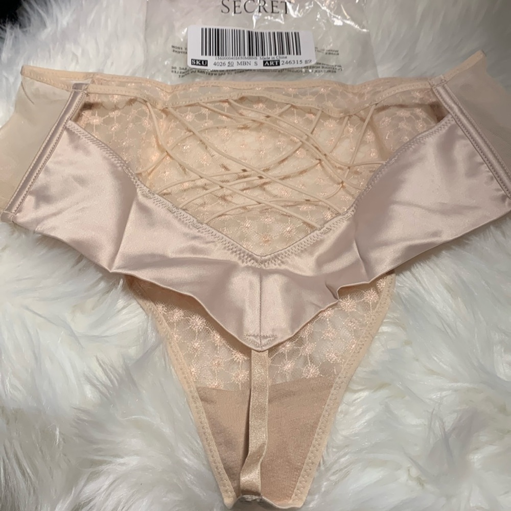 VICTORIA SECRETS SIZE SMALL BLUSH FLORAL MESH FRONT WITH LACE UP BACK PANTY